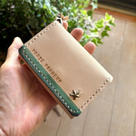 ヌメ革ナチュラル、コインとカードも入る多機能キーケース