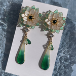 【年末セール￥6850→￥4850】グラデ 芳月下美人 【美しすぎる月下美人】 ‎グリーン×ホワイト 揺れる ピアス イヤリング