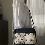 紺と北欧柄ピンク系大きな花の柄スクエアポシェット(ショルダー紐は選択制)