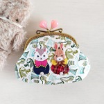 猫とうさぎの仲良しがま口ポーチ（アップリケ・刺繍・小物入れ・化粧ポーチ）