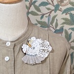 antique*手刺繍レース＆うさぎ*コラージュブローチ*コサージュ*アンティークレース