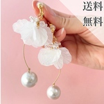 【sky A】金属アレルギー対応　ゴールドフラワー　ブライダルアクセサリー　ウェディングアクセサリー　ニュアンス　ロングピアス　ロングイヤリング　花　アクリルフラワー　ホワイトアクセサリー　ドレス