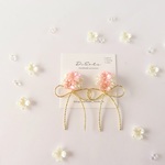 大ぶりリボンがゆれるピンク×パールホワイトのブーケピアス/イヤリング　ゆらゆら　花　花束　フラワー　ウエディング　バレエコア
