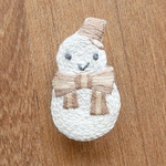 手刺繍ブローチ「雪だるま」（茶）