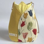 スマホが迷子にならない　チューリップ型　スマホショルダー  大きめ　リバティ　スマホポシェット　スマホポーチ　サコッシュ