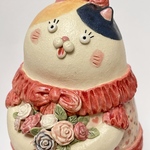 おめかししたねこ(薔薇を持つねこの女の子)