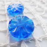 チェコビーズ　大きい青花形２個