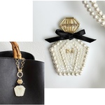 香水　シックな大人のブローチ / バッグチャーム　 ビーズ刺繍