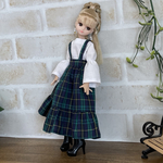 NO,590リカちゃん服  タータンチェックふんわりギャザー　裾フリルのサスペンダースカート　白いフレア袖　オシャレ　ブラウス　秋のお出かけコーデ　リアルクローズ