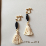 《再販》☆新作☆チェコガラス×タッセルのイヤリング＊＊white