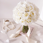 ホワイトローズのクラッチブーケ/ラウンドブーケ　ホワイトブーケ　ウエディングブーケ＆ブートニア（造花）アーティフィシャルフラワー