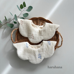 【new⸝⋆】ふんわりダブルガーゼのぽこぽこスタイ✺つぶつぶflower刺繍/花びら型