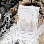 【雫クリスタル】小さな白いお花ピアスorイヤリング