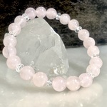とっても頼りになるエネルギーとパワーを持つローズクォーツ❗️