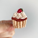 カップケーキ 手刺繍 ブローチ ハンドメイド