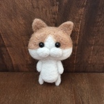 ハチワレのネコさん。