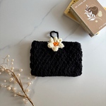 〈A6サイズ〉ふわふわデイジーブックポーチ・母子手帳ケース/本/読書の秋/編み物/ポーチ/お花/プレゼント/ギフト/母子手帳/マタニティ/お薬手帳ケース/母の日/お祝い/手帳カバー/シール帳