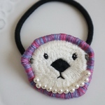 ラッコの刺繍ヘアゴム
