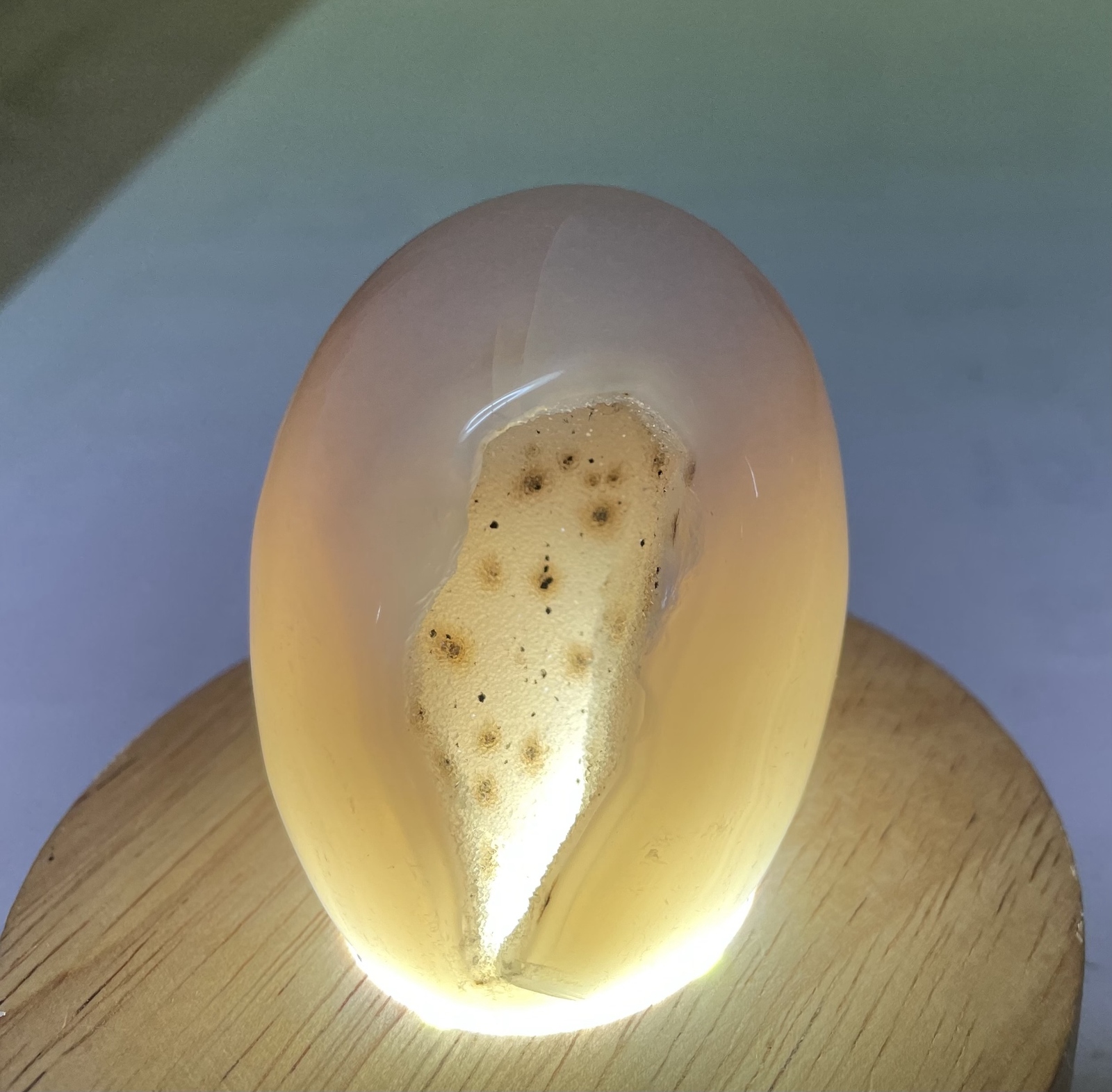 笑口の瑪瑙 アゲート 003 風水晶 パワーストーン 置物インテリア 財運 金運UP 魔除 お守 結晶 卵型 浄化