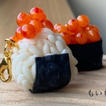 いくらおにぎりといくら軍艦　チャーム