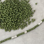Matt Olive〔約600個〕ガラスシードビーズ3mm