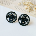 黒×ゴールドの花刺繍ピアス／上品な大人カジュアルピアス／イヤリング