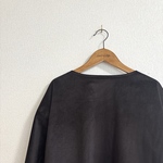 なめらかベロアのボートネック/ダークブラウン