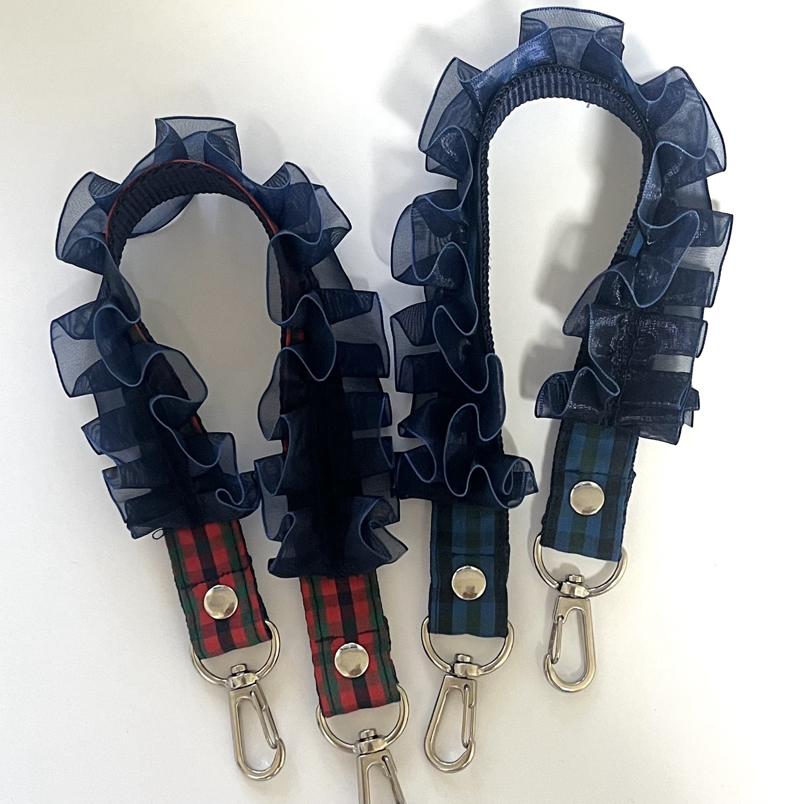 ハンドメイドチャーム付ファミリアチェック&デニムスマホストラップ