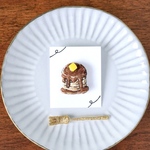 じゅわっと幸せパンケーキブローチ　刺繍とビーズ