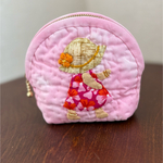 🌸フラガール・スーちゃんのハワイアンキルトポーチ（ピンク）