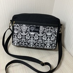 スクエア ショルダーバッグ ファスナーポケット 黒（帆布）×ダマスク柄