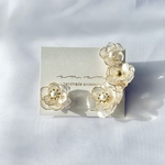 White flower earcuff 