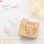 ふわふわ猫ちゃん-温かい飲み物を飲む