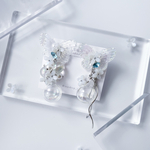 ＊ゆらめく銀木犀＊　フラワー　蝶　アシンメトリー　大ぶり　ピアス　イヤリング