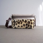 秋冬限定販売！ヒョウ柄エコファーのクロスボディバッグ（モカブラウン）レディース ミニショルダーバッグ 斜め掛けポシェット レオパード エコファーバッグ 