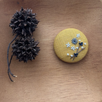 刺繍》小花の囀り（黄色）　ヘアゴム／ブローチ