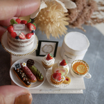 いちごのネイキッドケーキとエクレアのセット🍓
