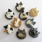 羊毛フェルト まる猫ブローチ