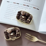 チョコレートケーキとシナモンロールの大人ピルケース