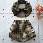 襟付きスタイのパンツスーツ