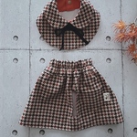 襟付きスタイのスカートスーツ