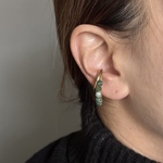 《エメラルド》5月の誕生石　天然石　イヤーカフ　ゴールド　4mm