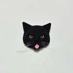 羊毛フェルト 猫ブローチ 黒猫 ベロしまい忘れ