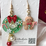 クリスマス🎄リースとジンジャーマンのアシンメトリーピアス　イヤリング　⭐︎アレルギー対応致します⭐︎ ホリデーラッピング無料ヾ(๑╹◡╹)ﾉ"🎀✨