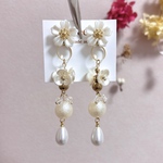 1点のみ🌼Lena（White） 《イヤリング/ピアス/サージカルステンレス/パール/大ぶり/フラワー/》