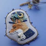 手刺繍ブローチ星花咲く帽子を被ったキツネ