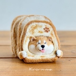 食パンにハマった赤柴犬さんブローチ🍞