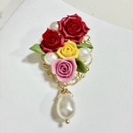 012a様オーダー品⭐︎薔薇と淡水パールのブーケブローチ