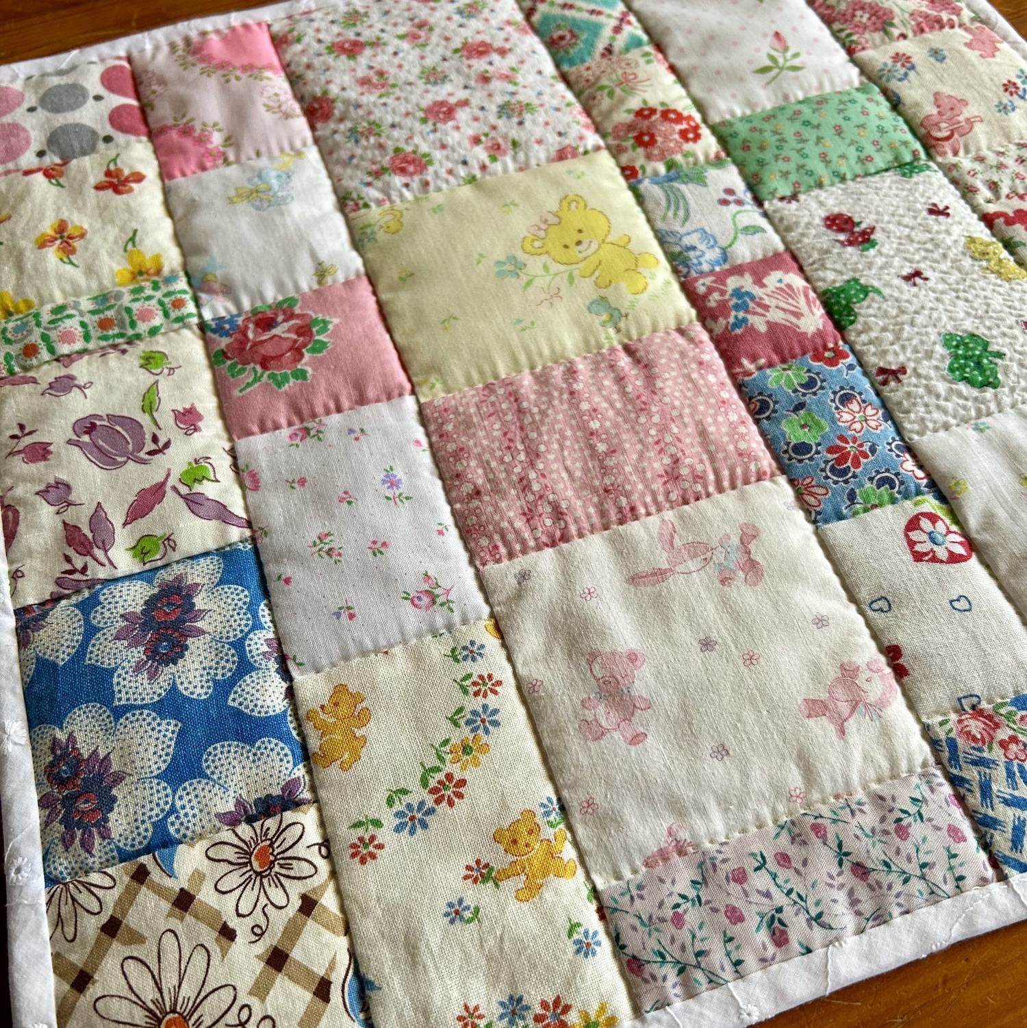 パッチワークマット＊フィードサック&ビンテージ クマさん集合