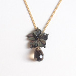 シェルフラワーネックレス(brown)